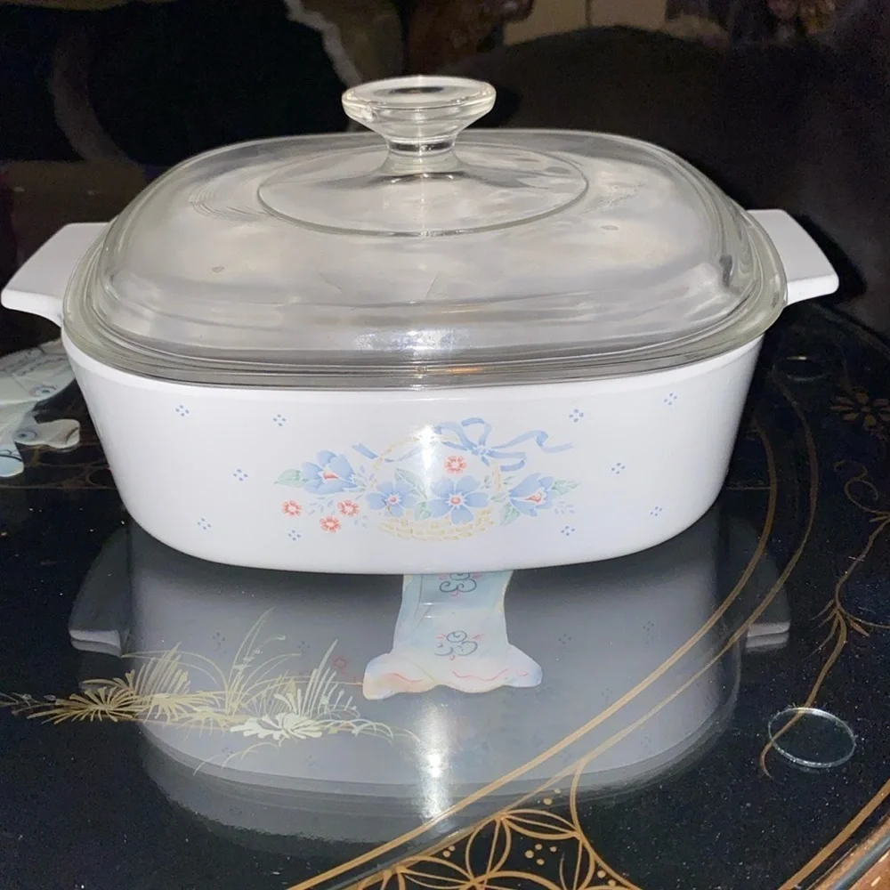 Vintage 1988 corningware Country Basket Casserole with Lid- A2B 2 Litter